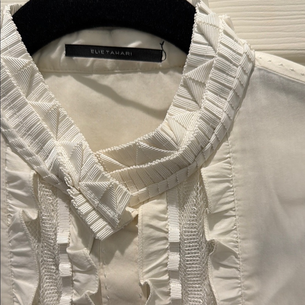 Elie Tahari Ivory Ruffled Trim Blouse Sz S. - Picture 2 of 8